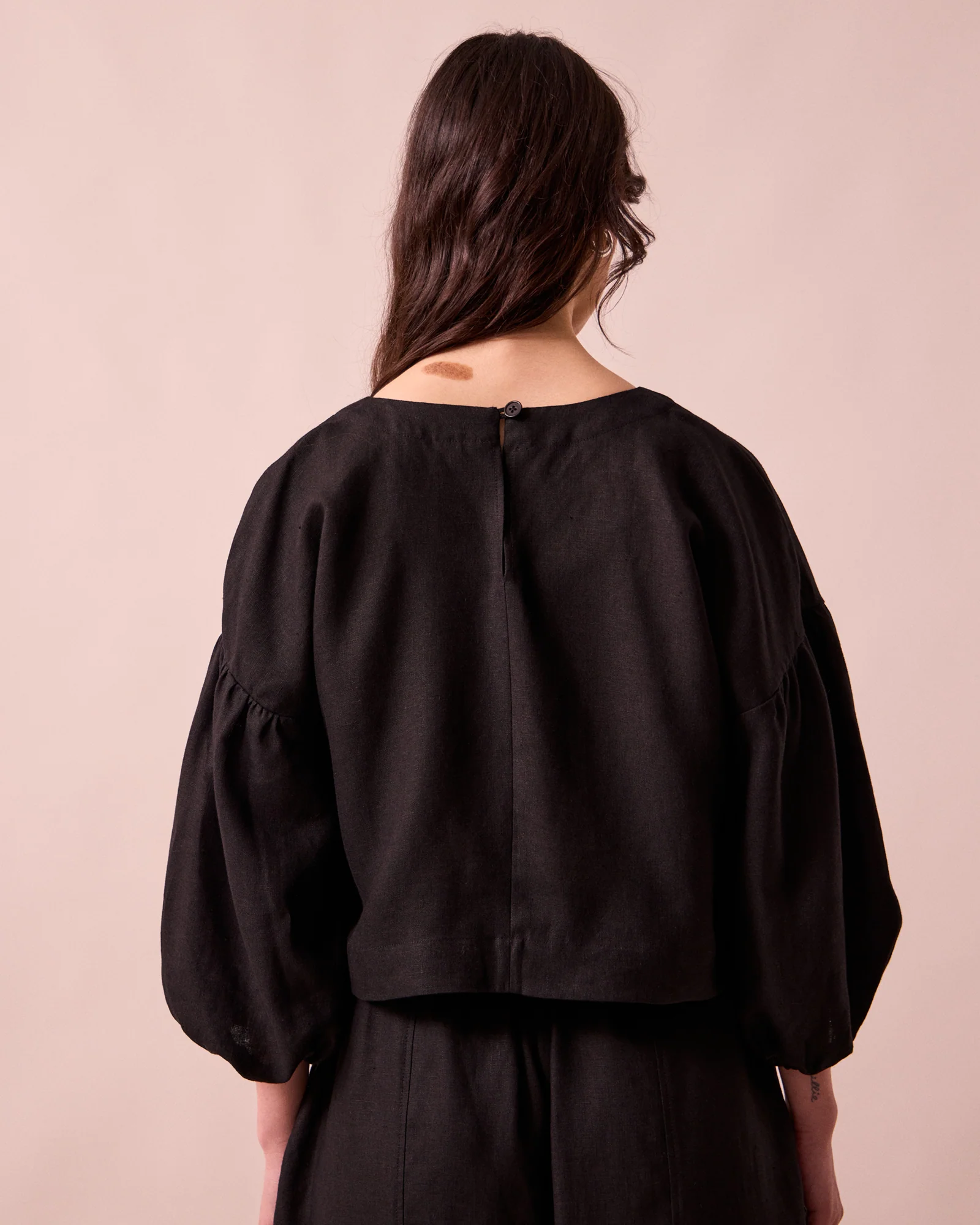 Aisha Black Linen Top - Image 4