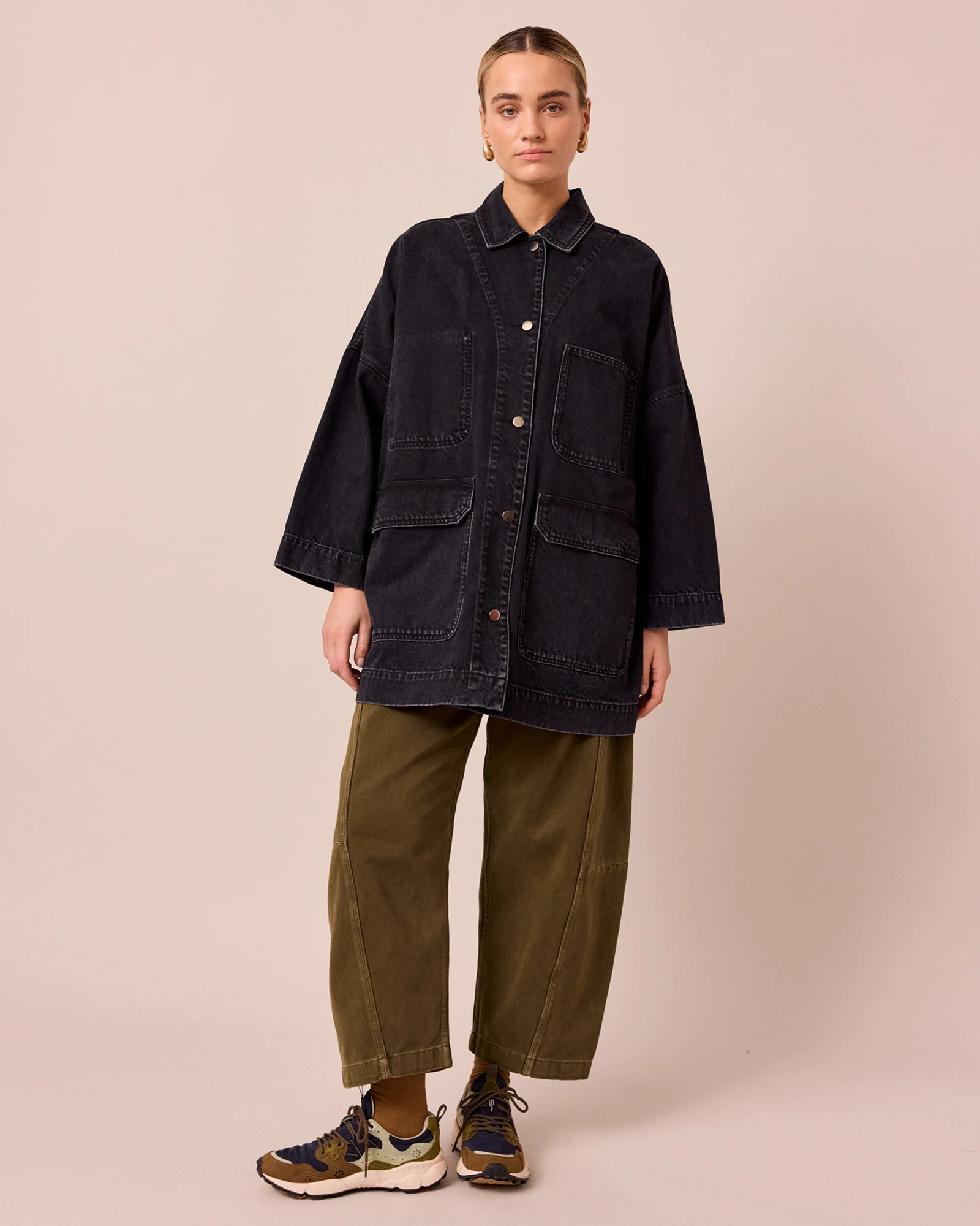 Bea Washed Black Denim Jacket - Image 3