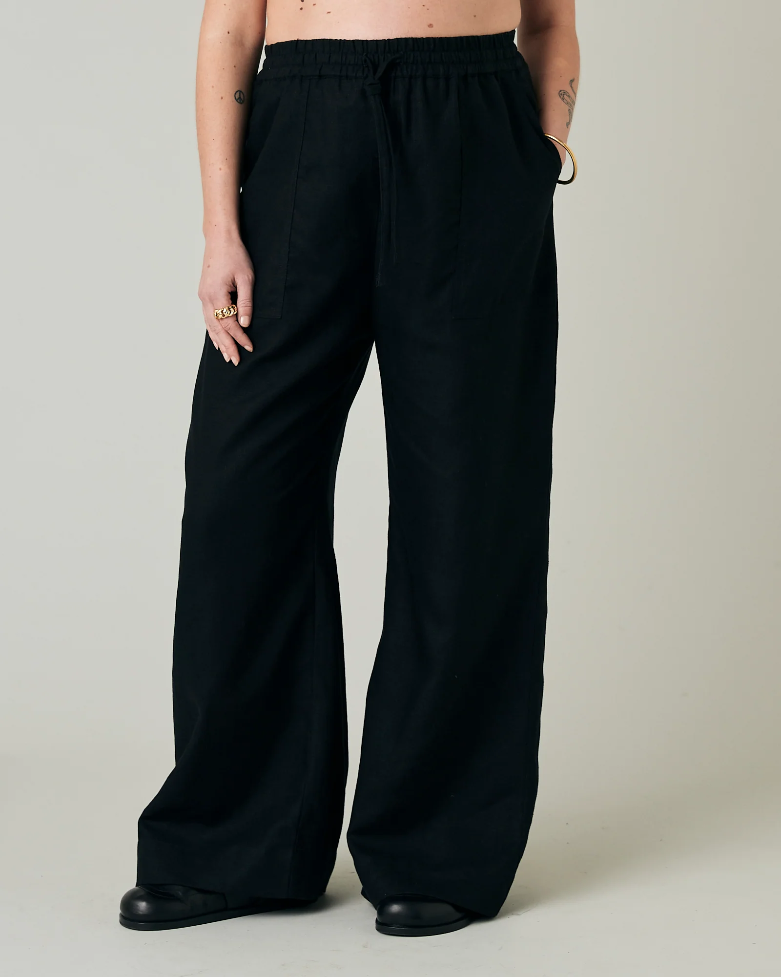 Lexi Black Linen Trousers - Image 11