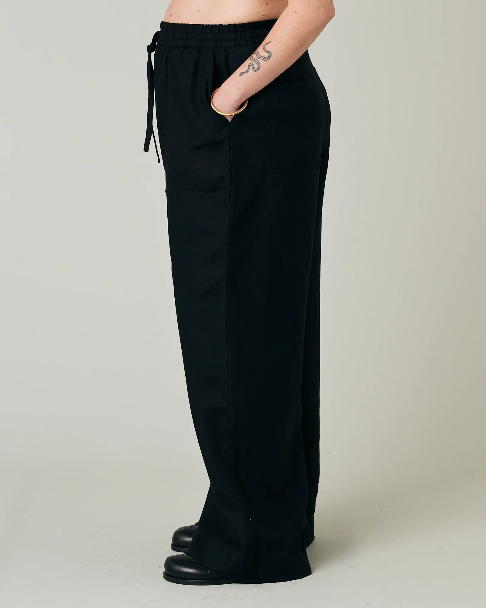 Lexi Black Linen Trousers - Image 12