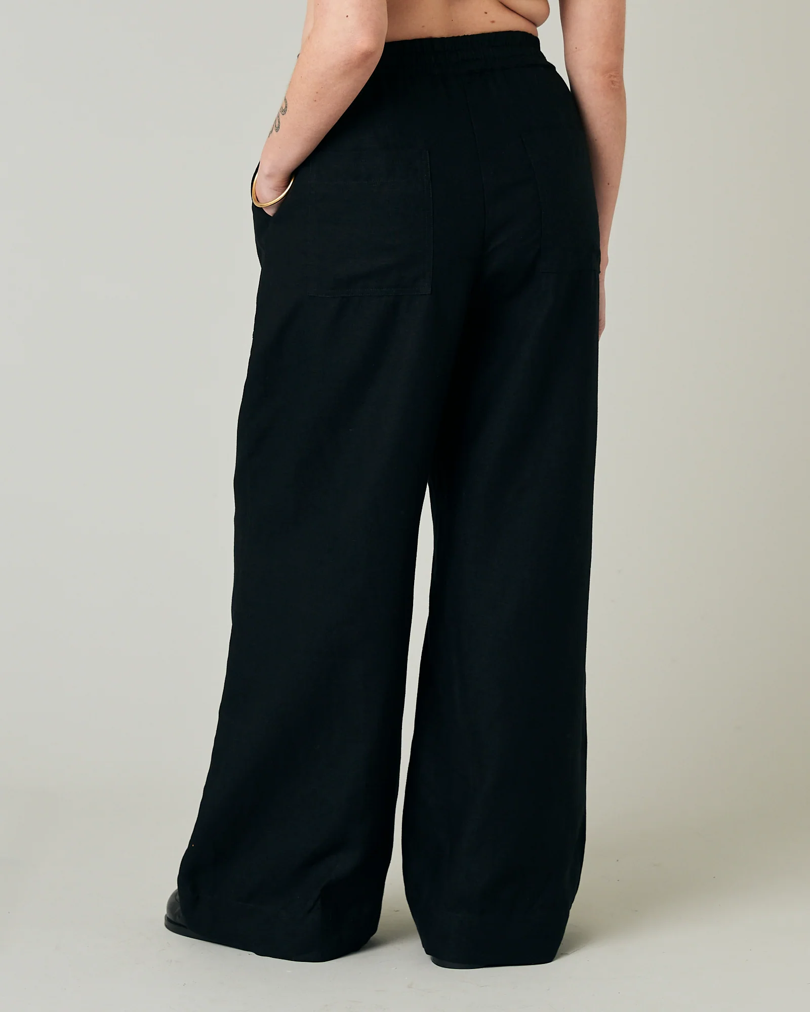 Lexi Black Linen Trousers - Image 13