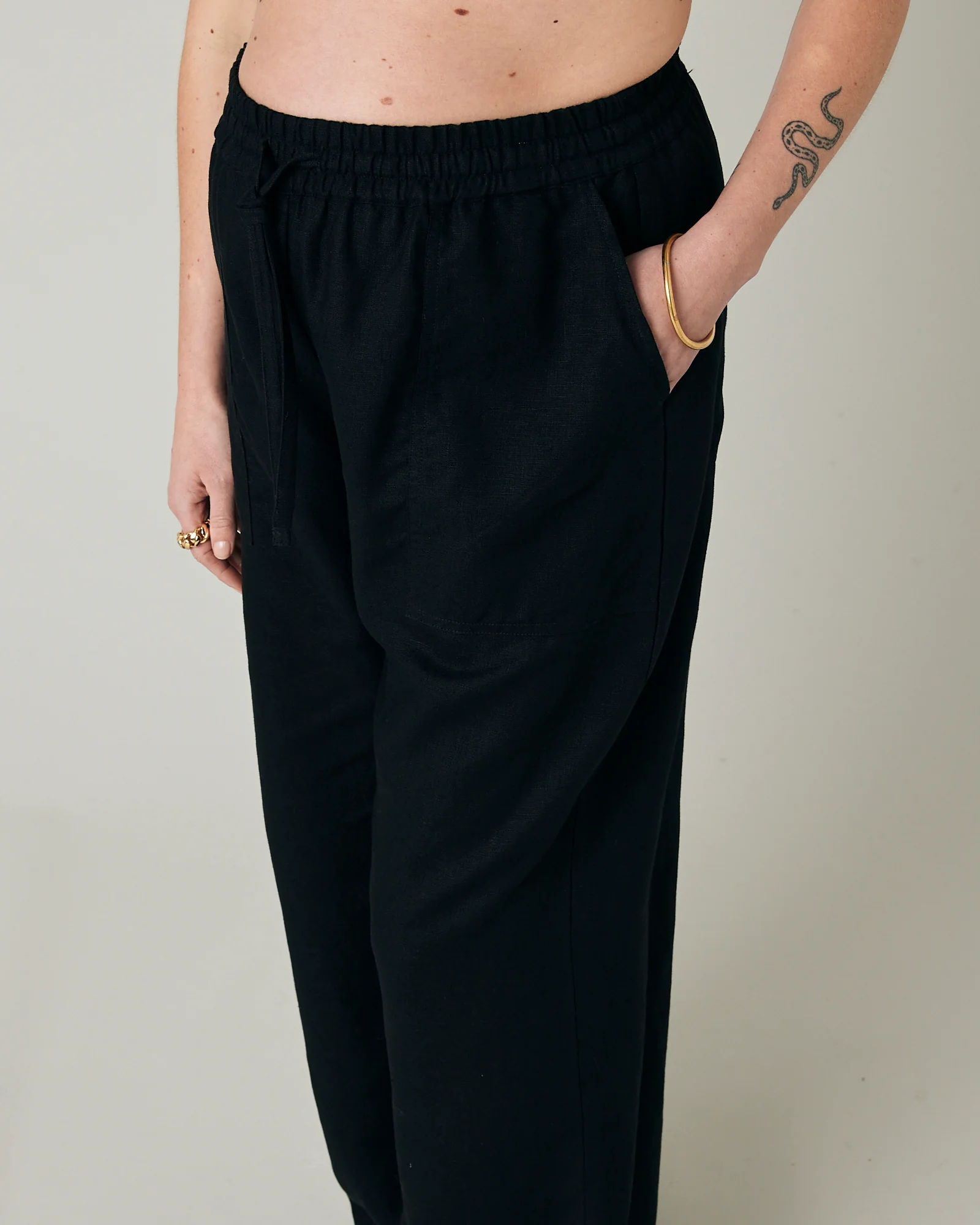 Lexi Black Linen Trousers - Image 19