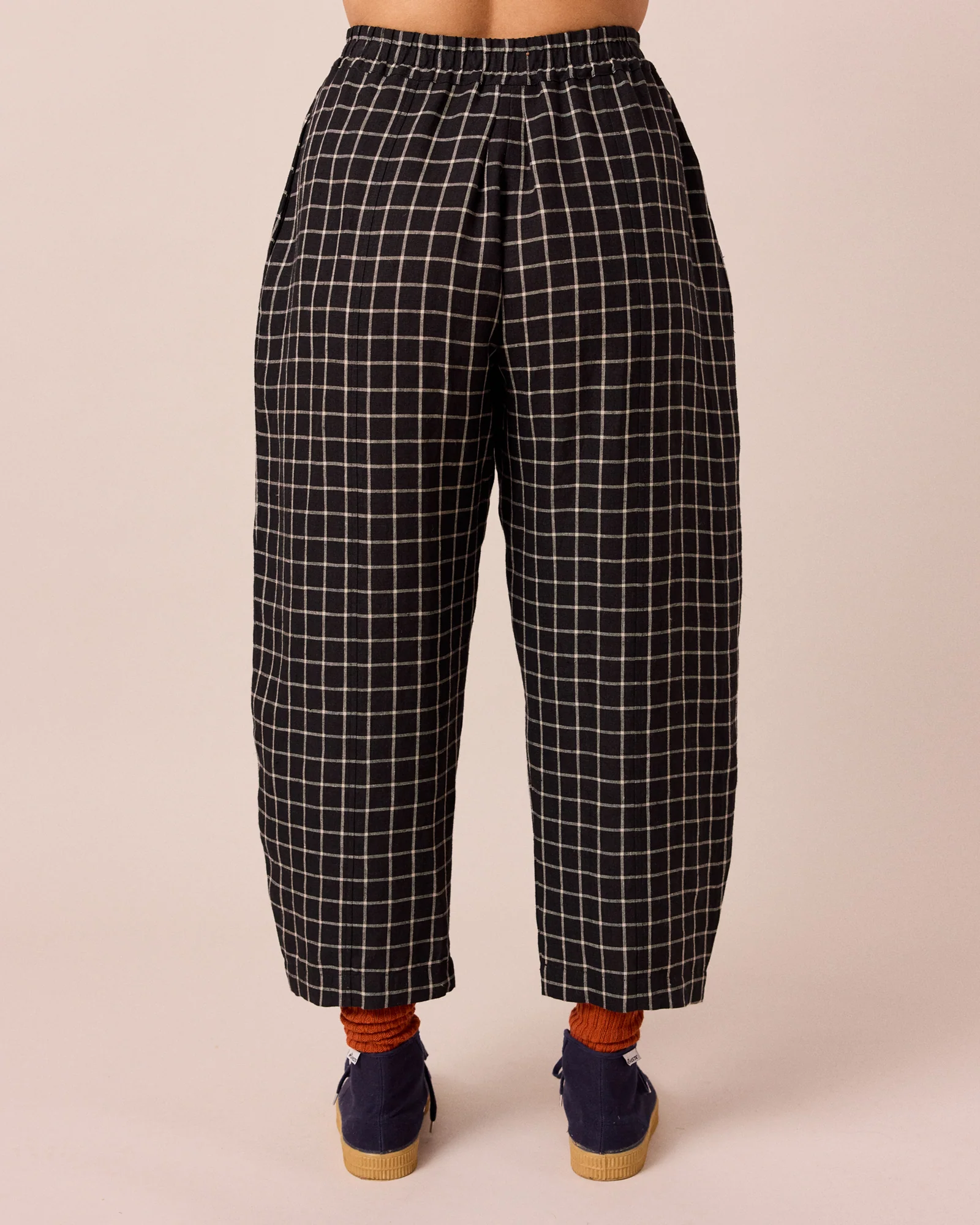 Mabel Black Grid Linen Trousers - Image 4