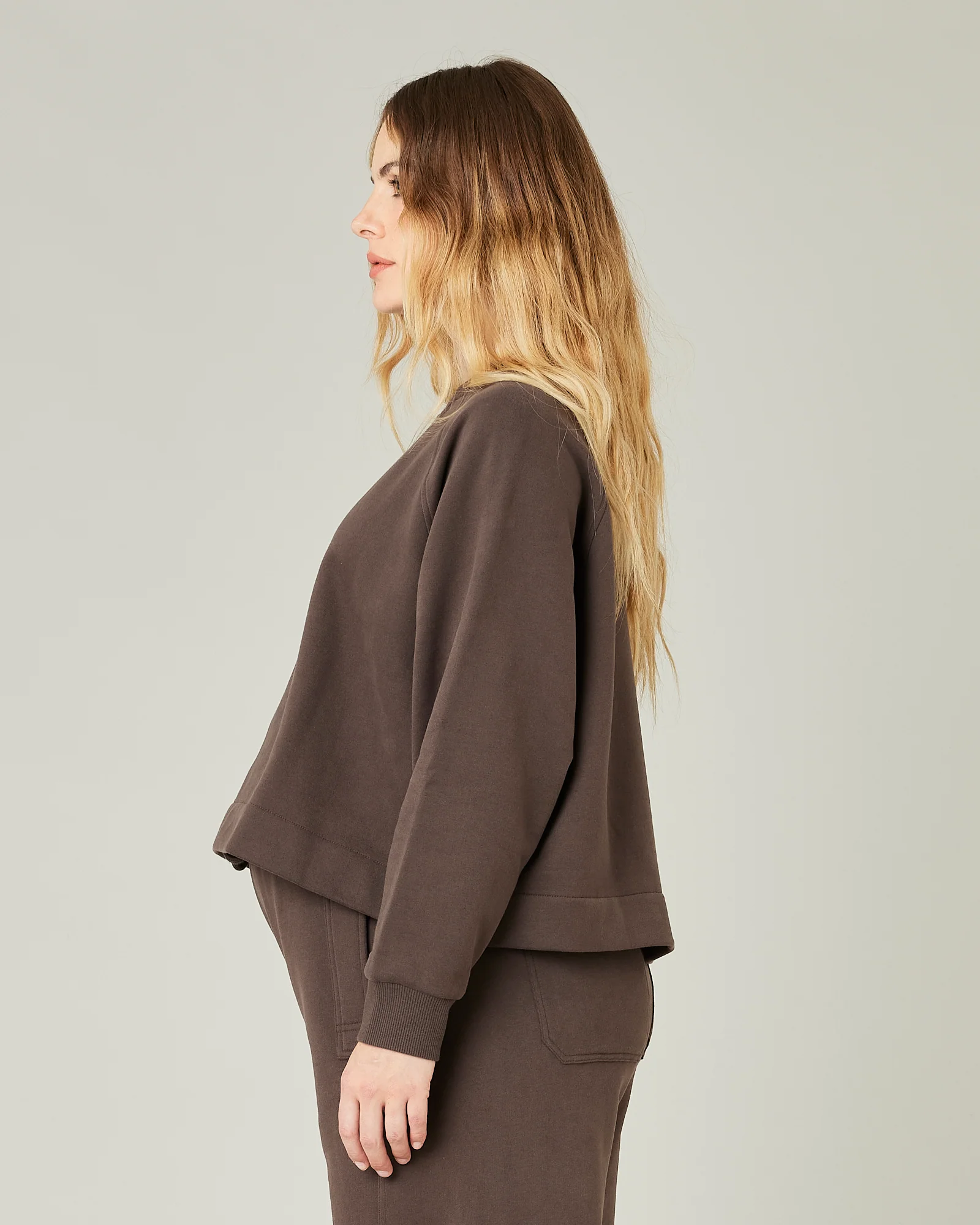 Noa Chocolate Fleeceback Jersey Jumper - Image 11