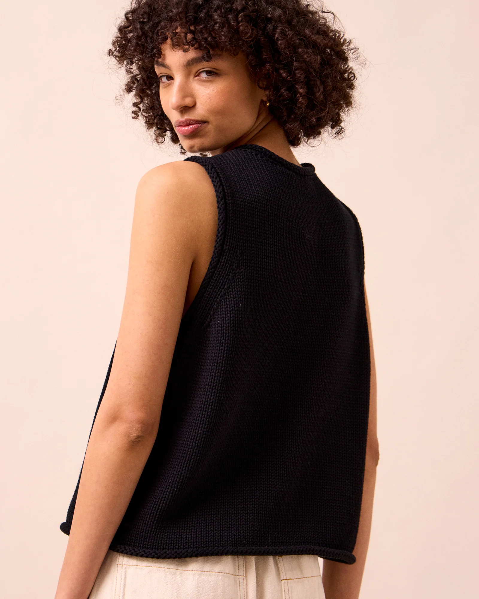 Tia Black Knitted Vest - Image 4